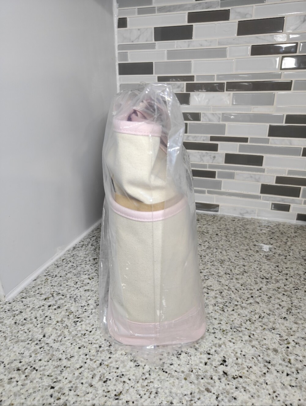 Lululemon Daily Multi-Pocket Zip-Top Tote Bag 18L (Natural/Pink Pearl) - Picture 4 of 12